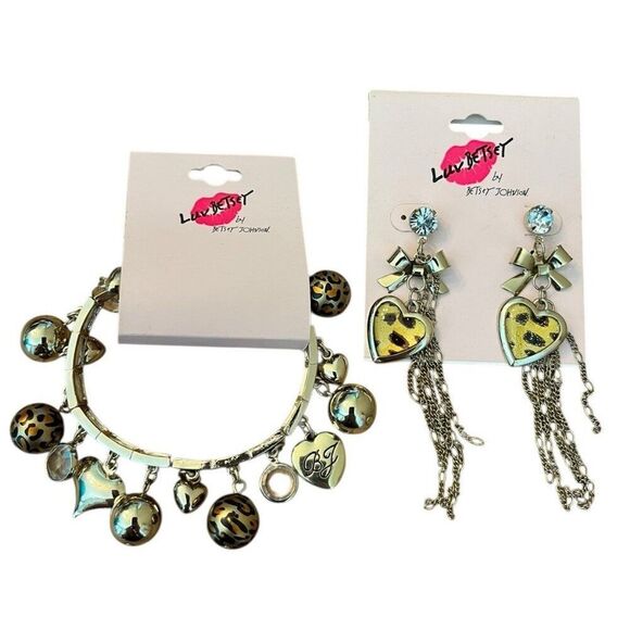 Betsey Johnson Animal Print Dangle Earrings And Bangle Bracelet Set Heart  New - Picture 1 of 3